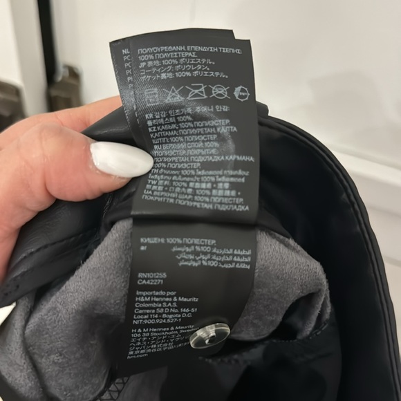 H&M FAUX BLACK LEATHER PLEATED HI WAIST MOM PANTS SZ 4P - Picture 6 of 6